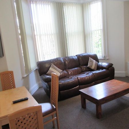 No 4 - Large 2 Bed Near Sefton Park And Lark Lane Daire Liverpool Dış mekan fotoğraf
