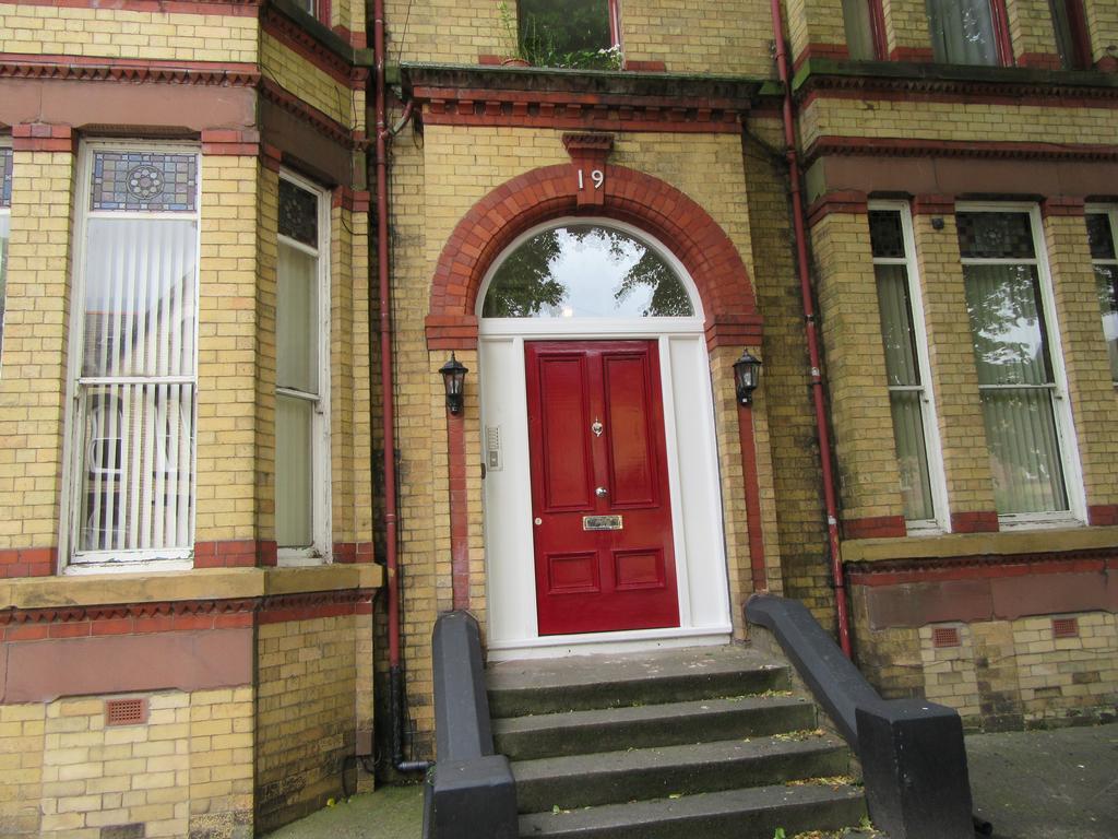 No 4 - Large 2 Bed Near Sefton Park And Lark Lane Daire Liverpool Dış mekan fotoğraf