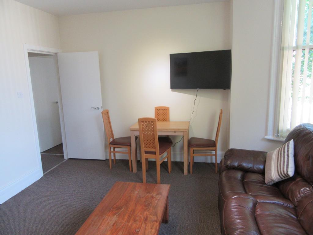 No 4 - Large 2 Bed Near Sefton Park And Lark Lane Daire Liverpool Dış mekan fotoğraf