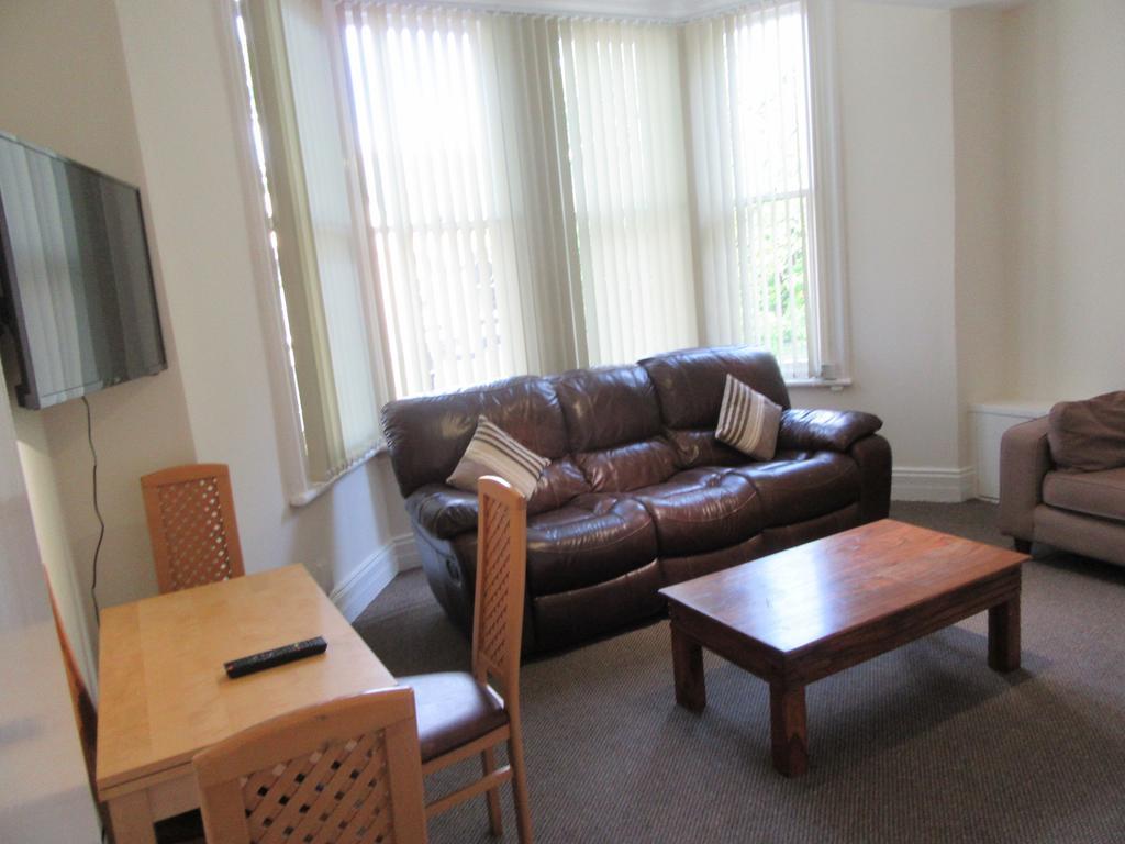 No 4 - Large 2 Bed Near Sefton Park And Lark Lane Daire Liverpool Dış mekan fotoğraf